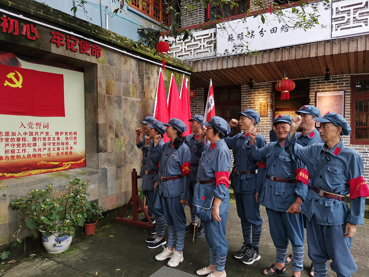 虹潤公司黨支部組織開展“尋找紅色足跡，牢記初心使命”主題黨日活動